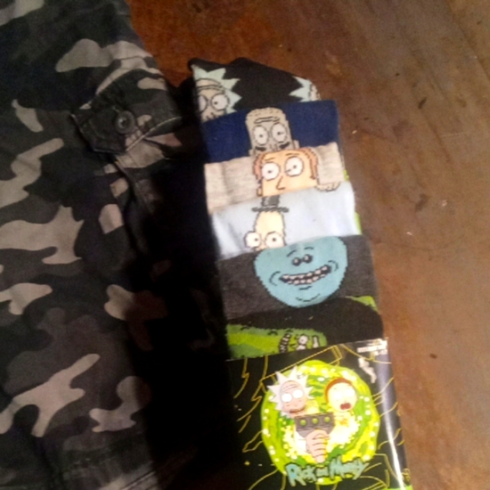 Lee Shorts And Rick And Morty 5 Pairs Of New Socks